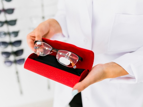 Авиаперевозка большой партии рецептурных линз из Китая