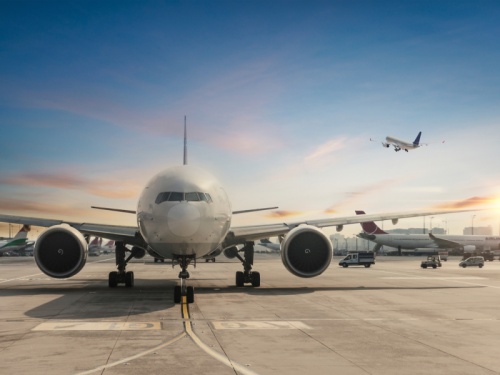 Как собрать сделку «деньги → товар → срок» при импорте из Южной Кореи: безопасный платеж + авиа перевозка без сбоев